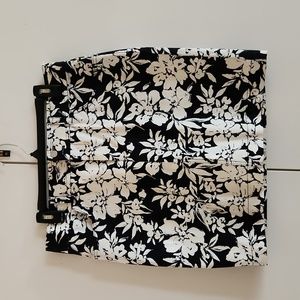 Floral monotone 18" short skirt.